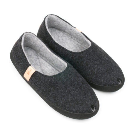 Toku-Budapest-dark-grey-slippers