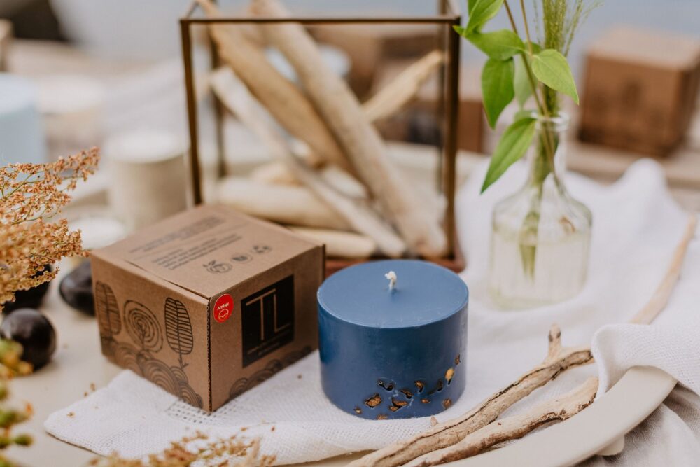 Hand-made Soy Wax Candle with Amber Scent - Image 9