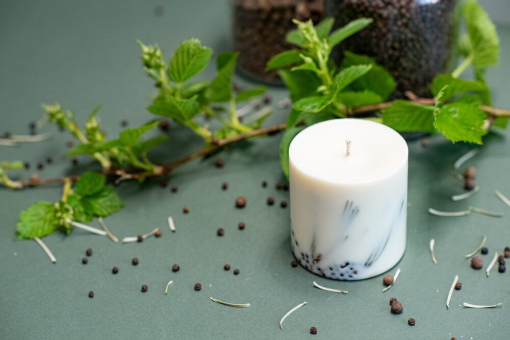 Hand-made Soy Wax Candle with Juniper Scent - Image 5